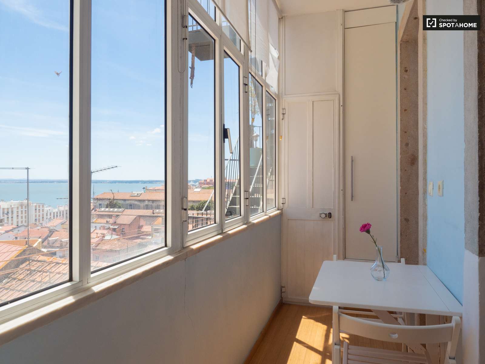 Chic 2-bedroom apartment for rent in Penha de França