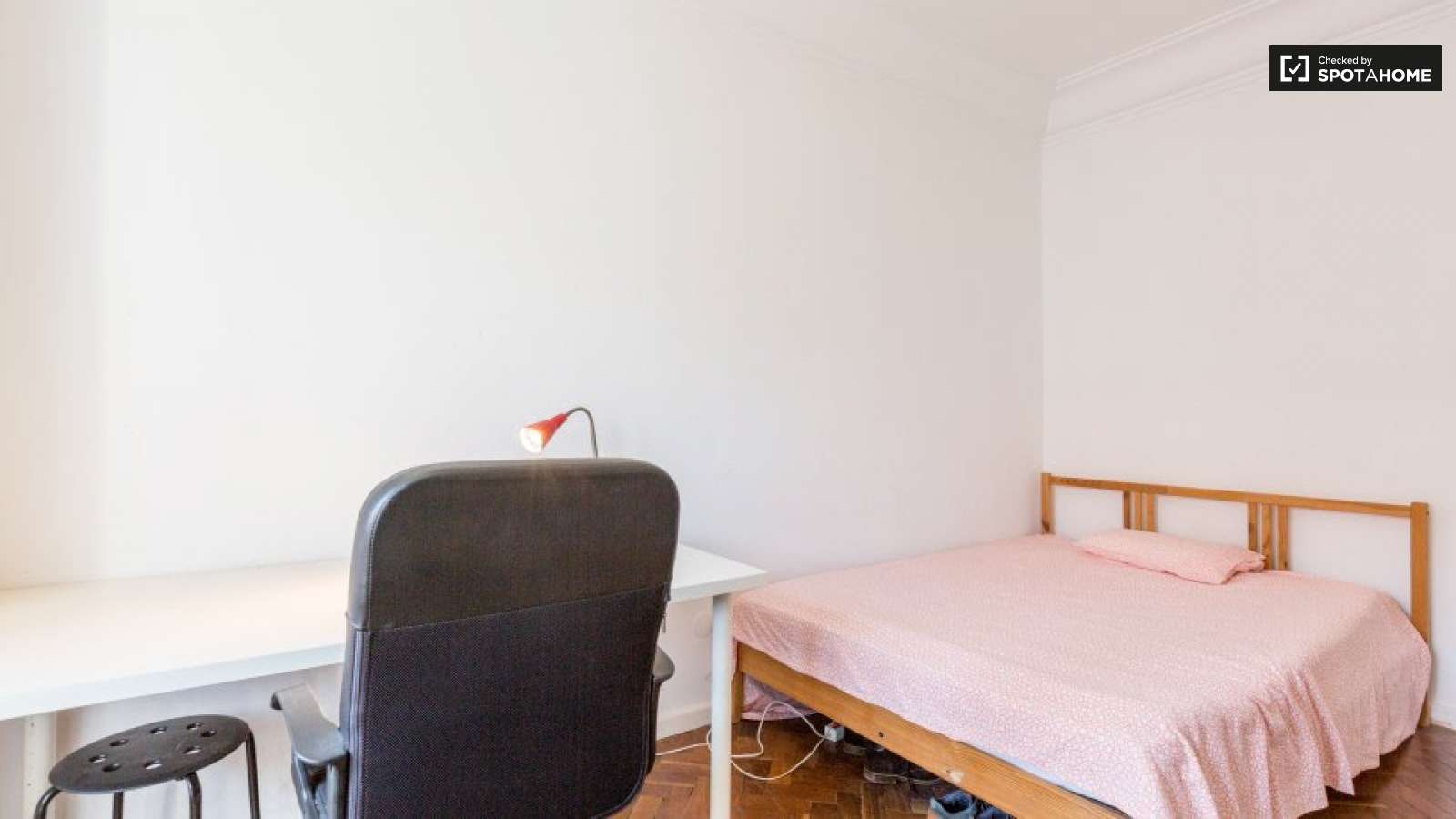 SINGLE ROOM IN METRO TELHEIRAS, LISBON