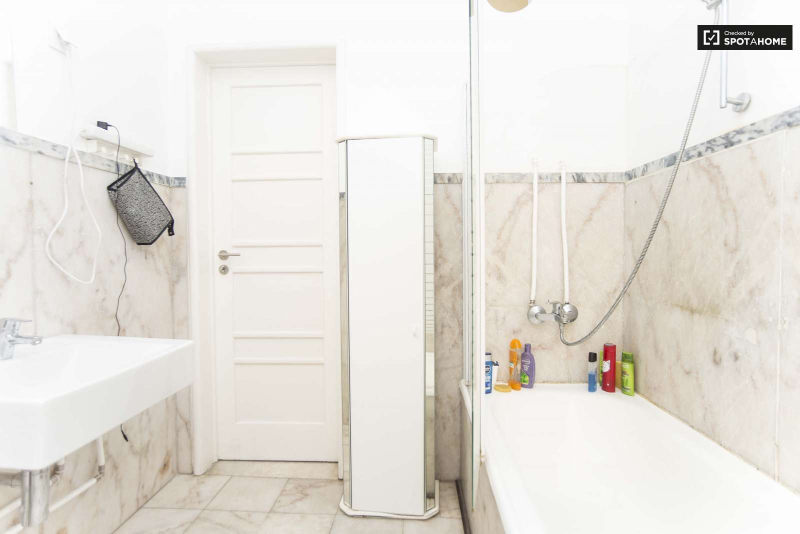 double room next LARANJEIRO METRO, ALMADA, LISBON