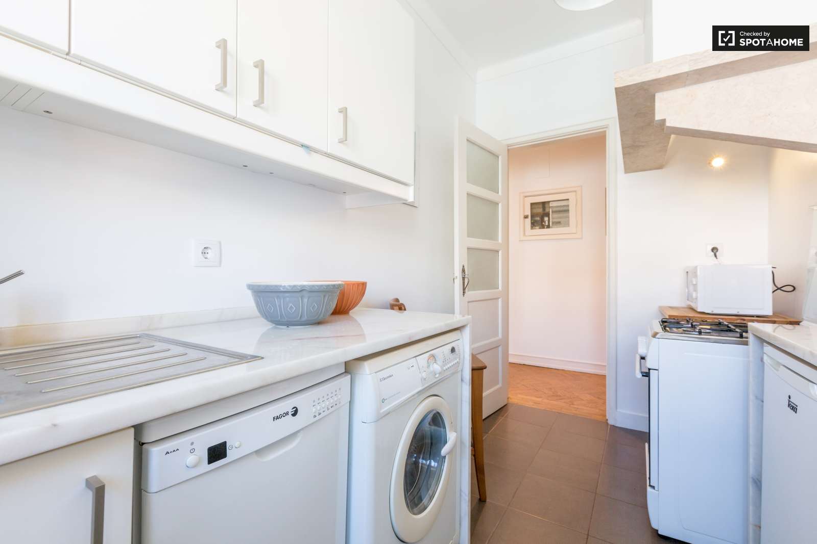 Quarto em apartamento zona nobre cidade Lisboa a 3 minutos do Instituto Superior Técnico