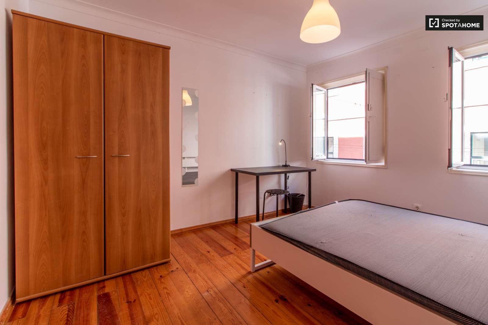 Classic 1-bedroom apartment for rent in lively Bairro Alto