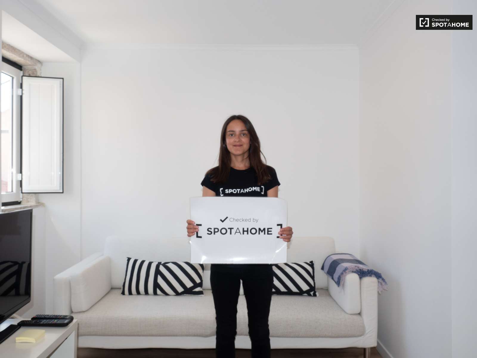 Bright studio apartment for rent in Ajuda