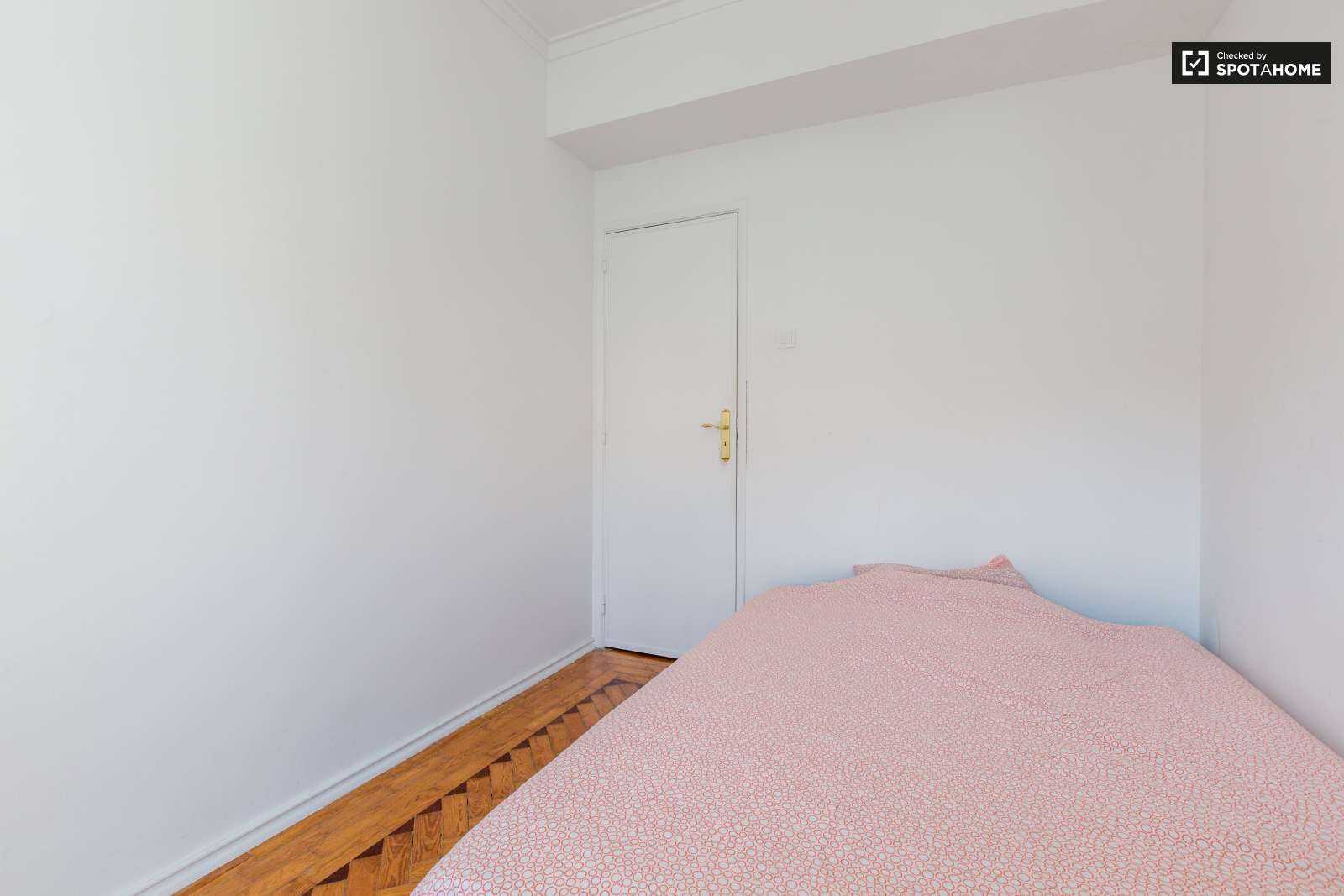 Large and Sunny apartment for Rent in Lisbon