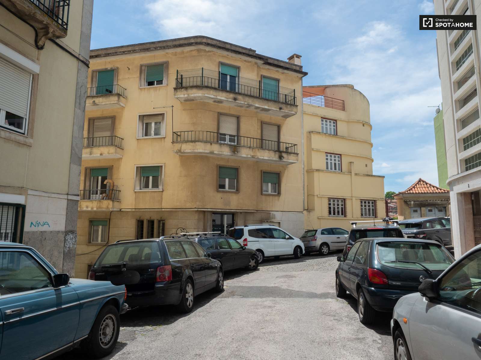 Chic 2-bedroom apartment for rent in Penha de França