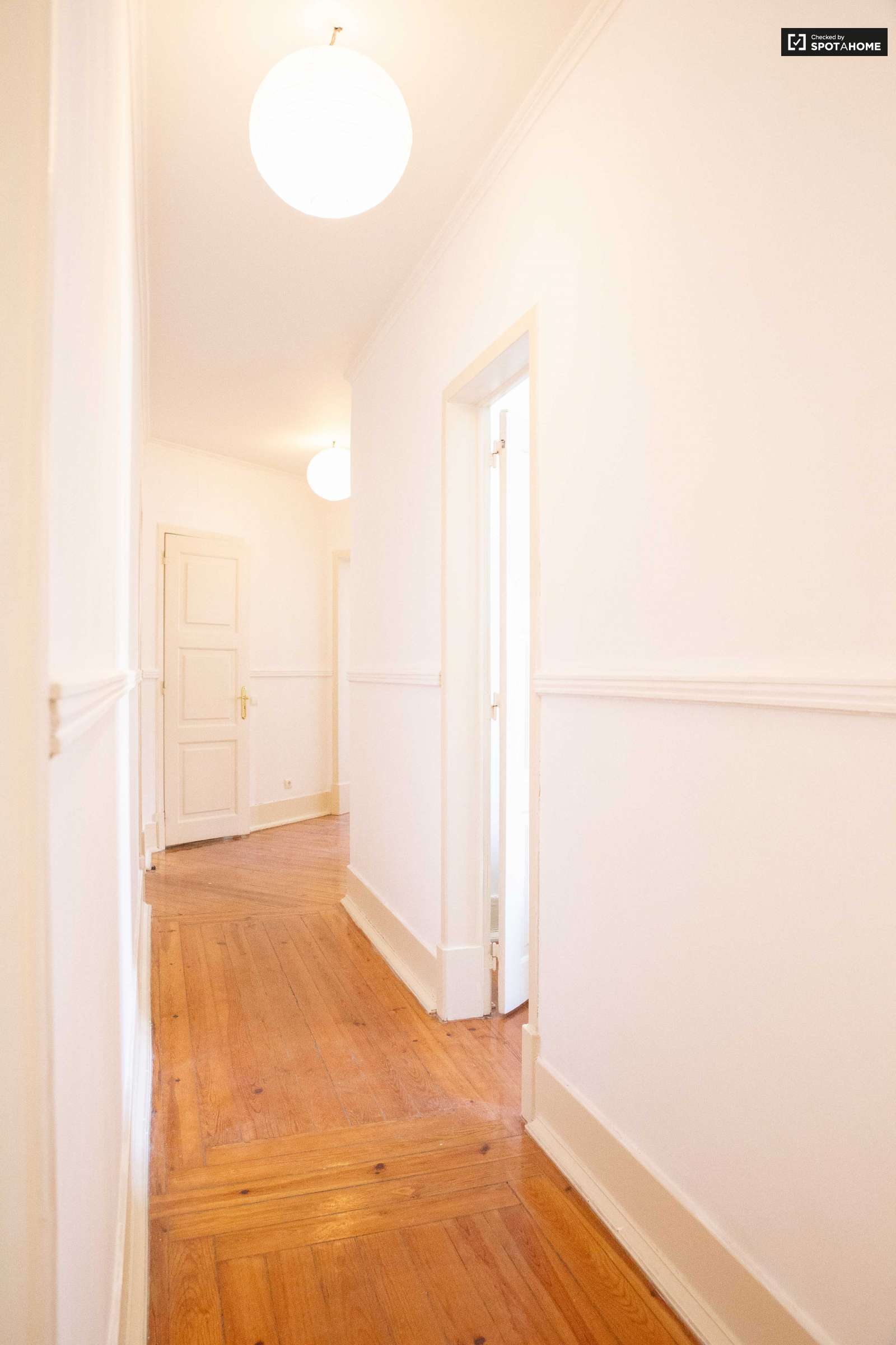 Renovated 3-bedroom apartment for rent in Graça e São Vicente