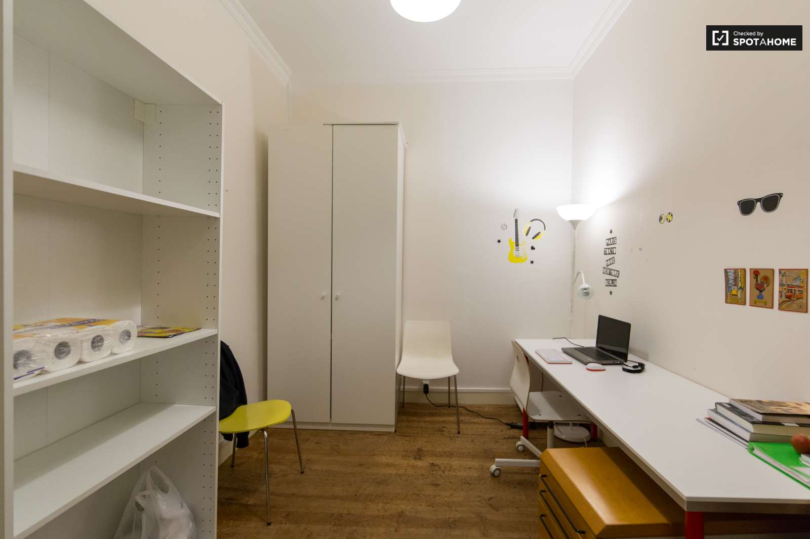 Double bed in Rooms for rent in modern 7-bedroom apartment in Avenidas Novas