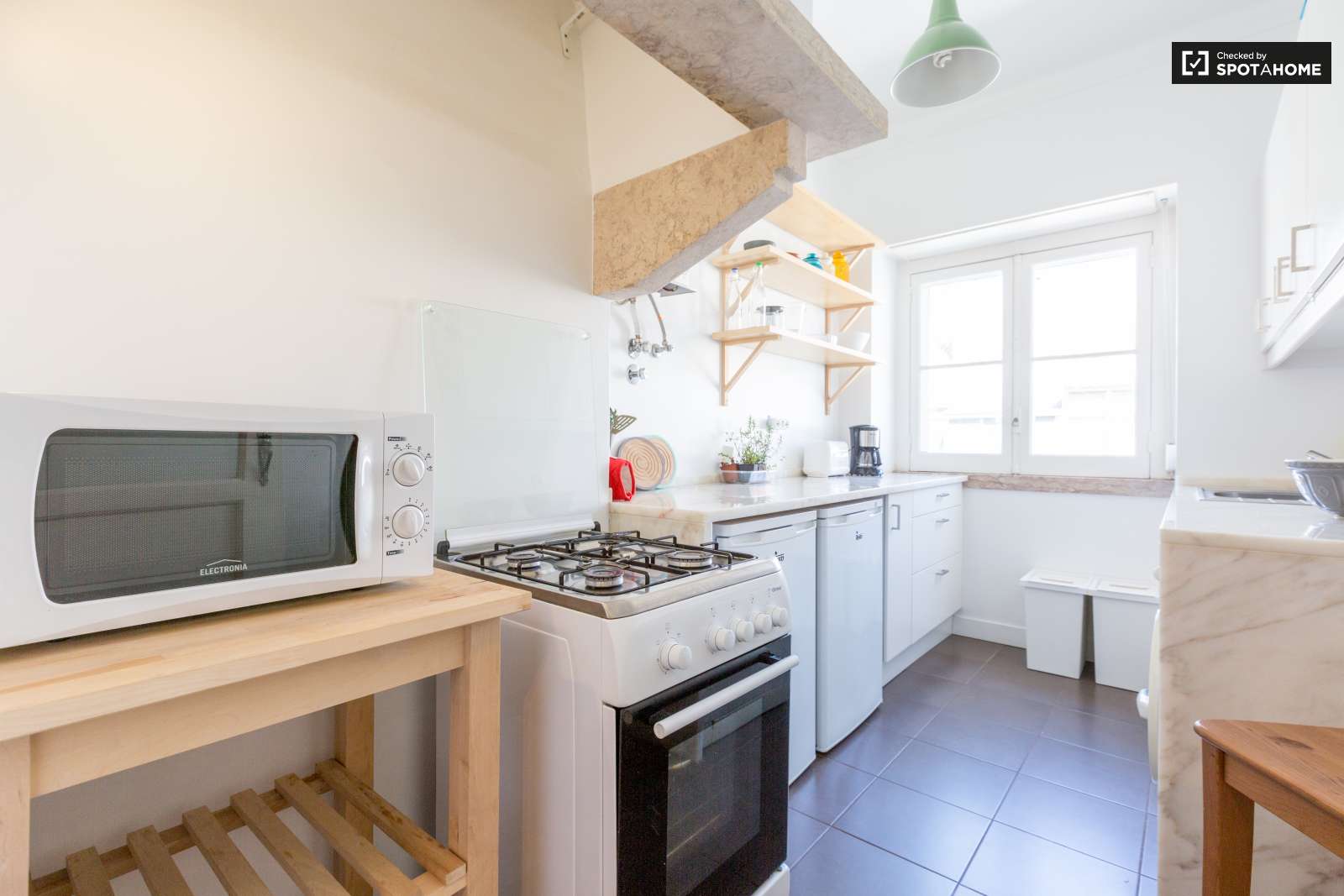 Quarto em apartamento zona nobre cidade Lisboa a 3 minutos do Instituto Superior Técnico