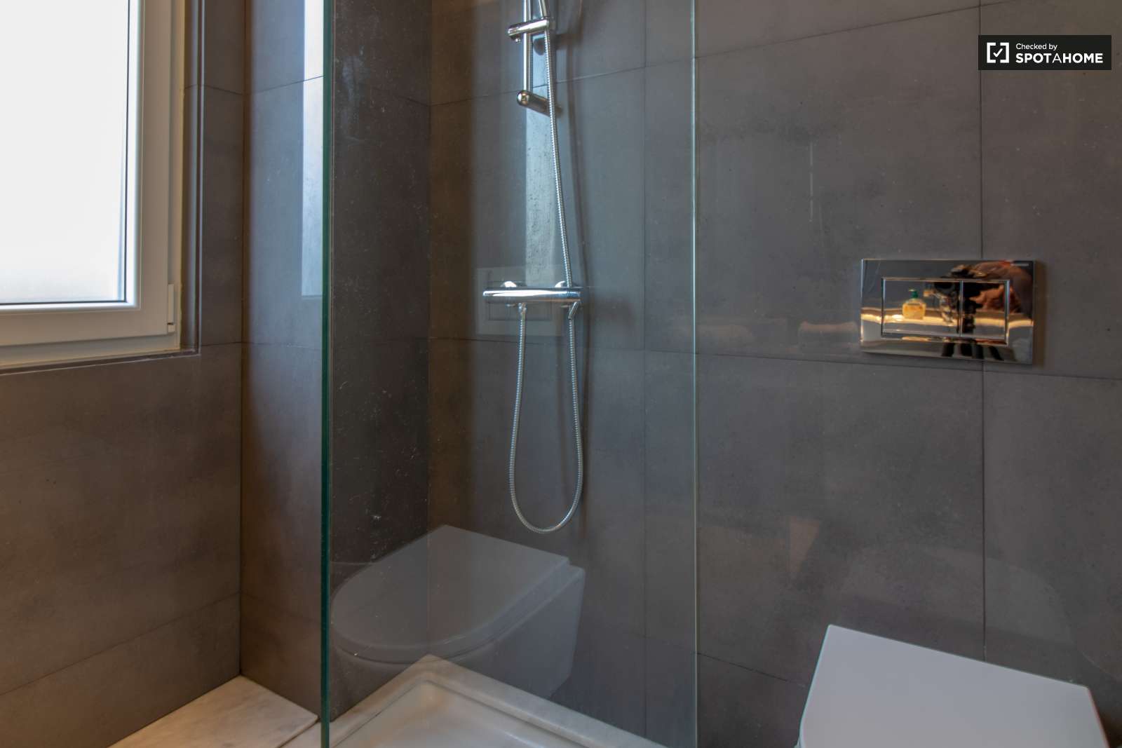 Stylish 3-bedroom apartment for rent near Monte Agudo lookout point in Penha de França