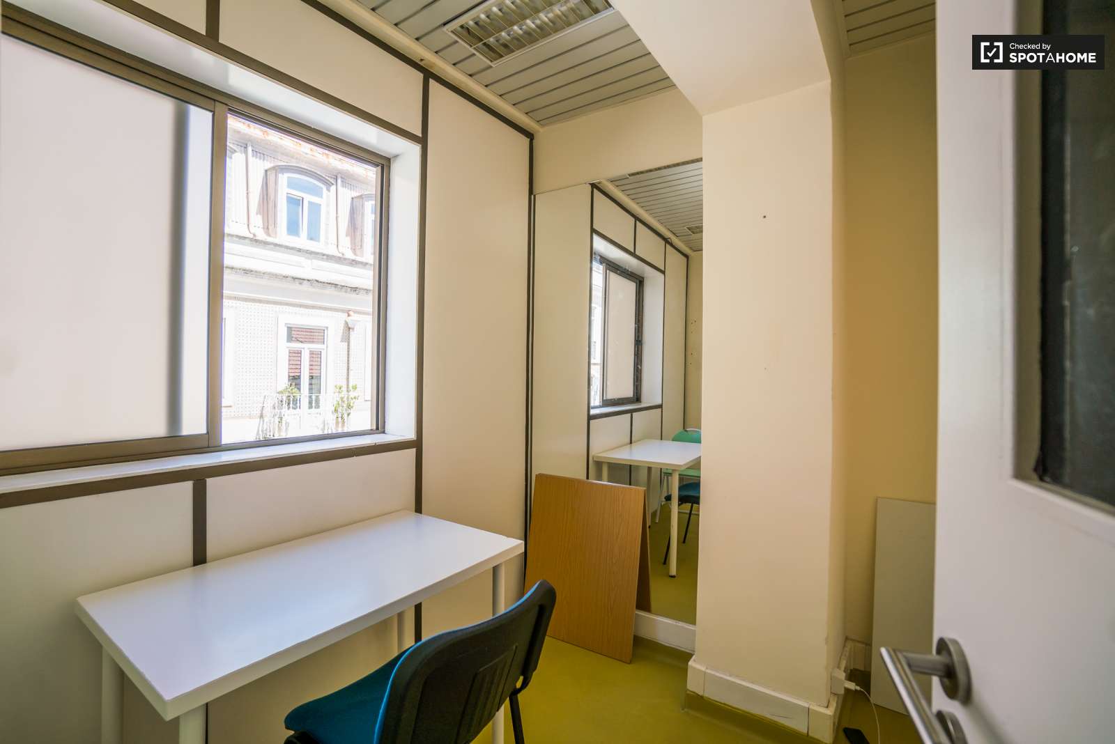 Double bed in Cozy rooms for rent in flatshare in Campo de Ourique