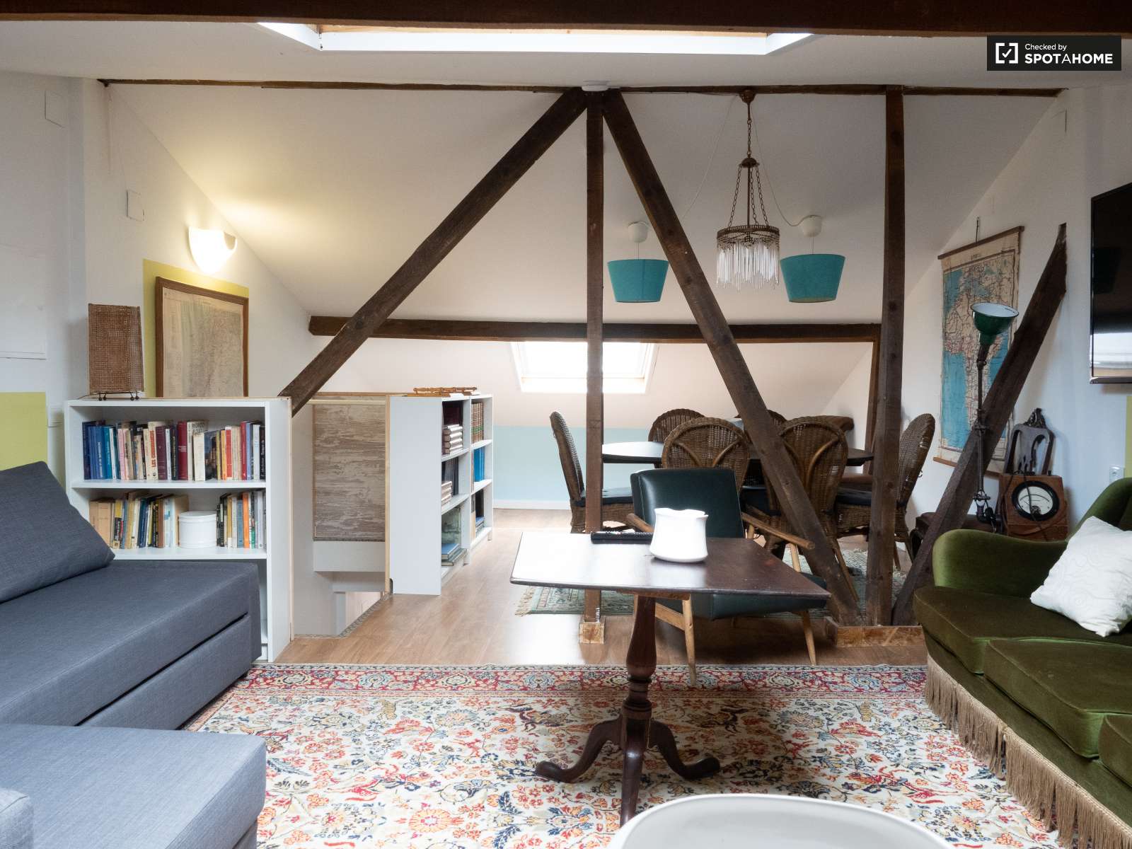 Chic 2-bedroom apartment for rent in Estrela