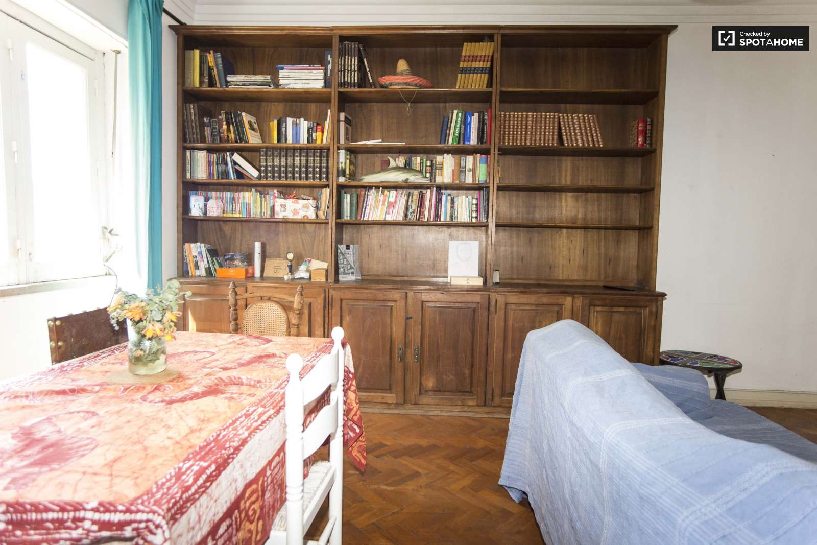 New Large sunny room central Lisbon 1km IST