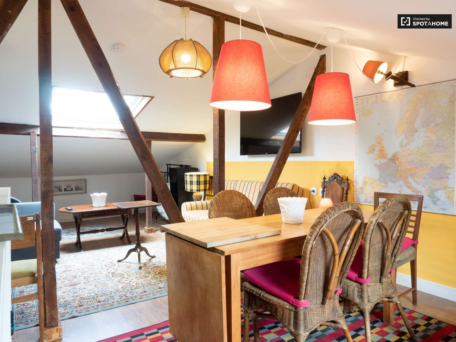 Charming 2-bedroom apartment for rent in Estrela