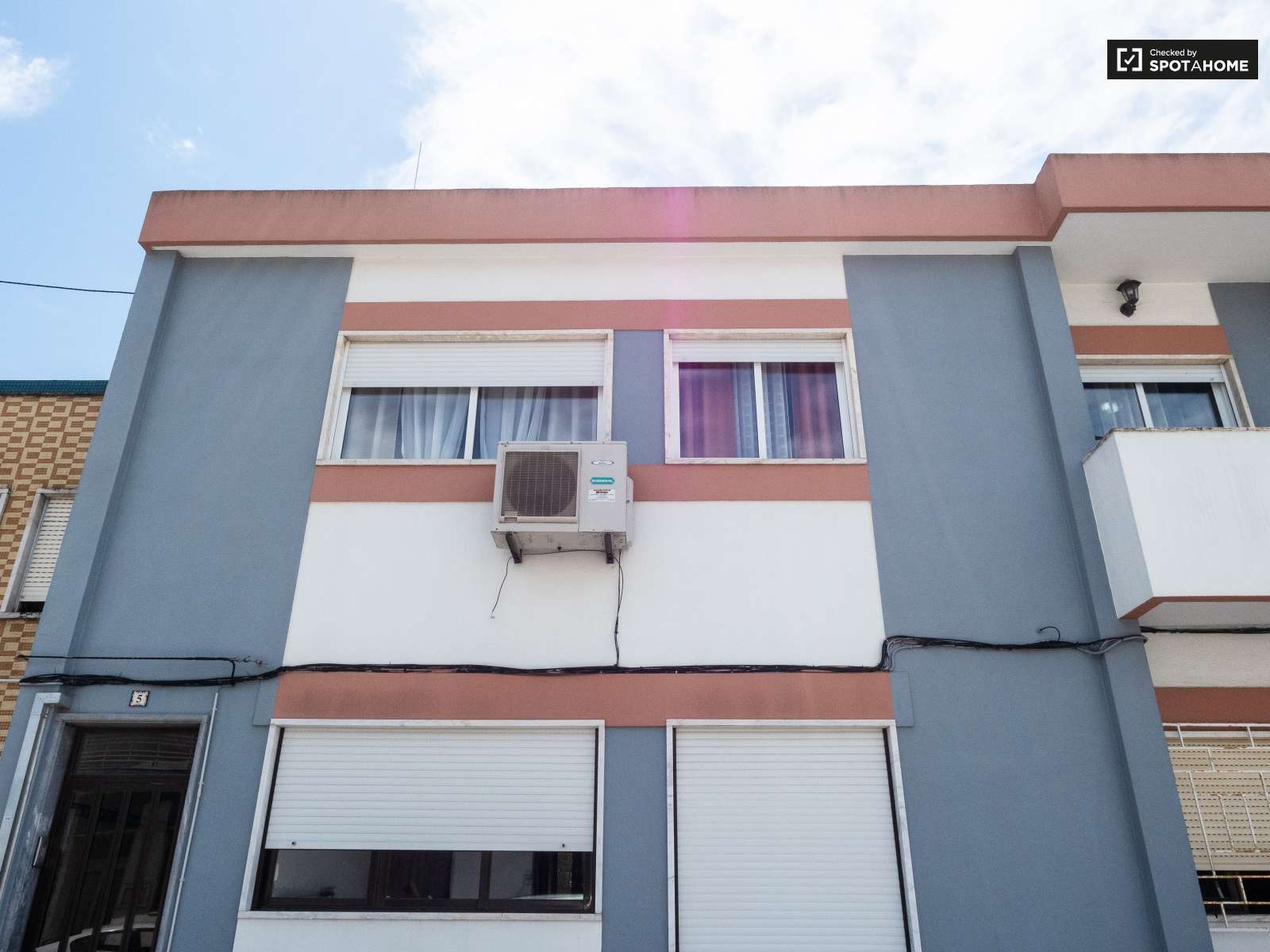 Single Bed in Rooms for rent in spacious 4-bedroom apartment in Corroios