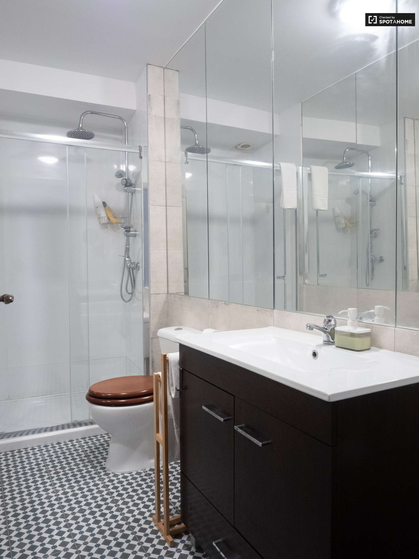 Charming 2-bedroom apartment for rent in Estrela