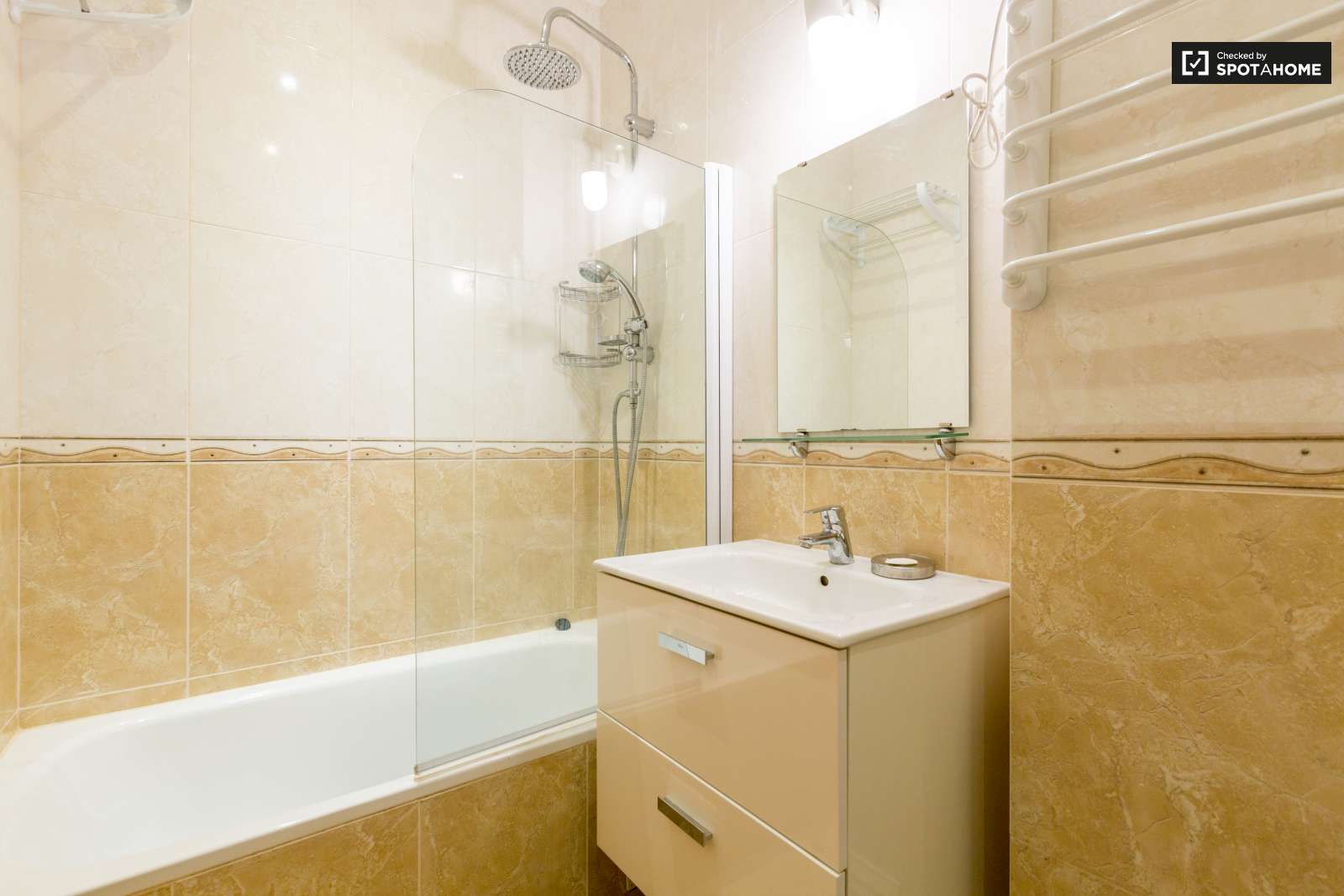 ROOM IN THE CITY CENTRE OF LISBON_BAIXA POMBALINA