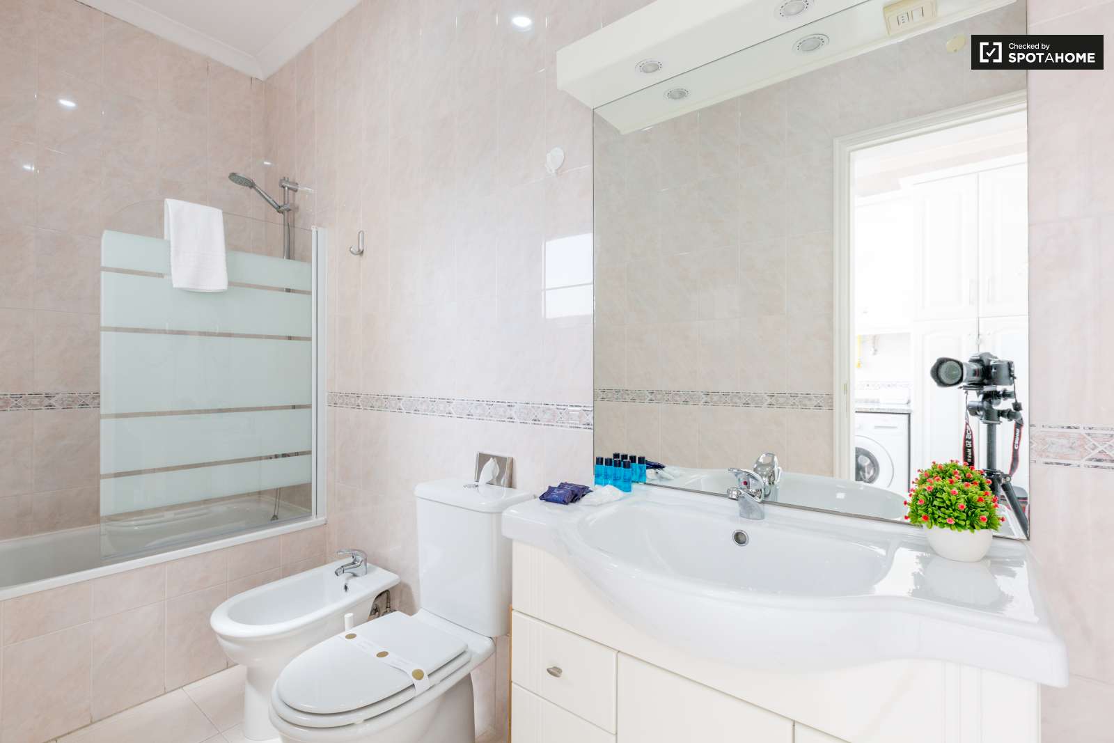 Modern 2-bedroom apartment for rent in Avenidas Novas