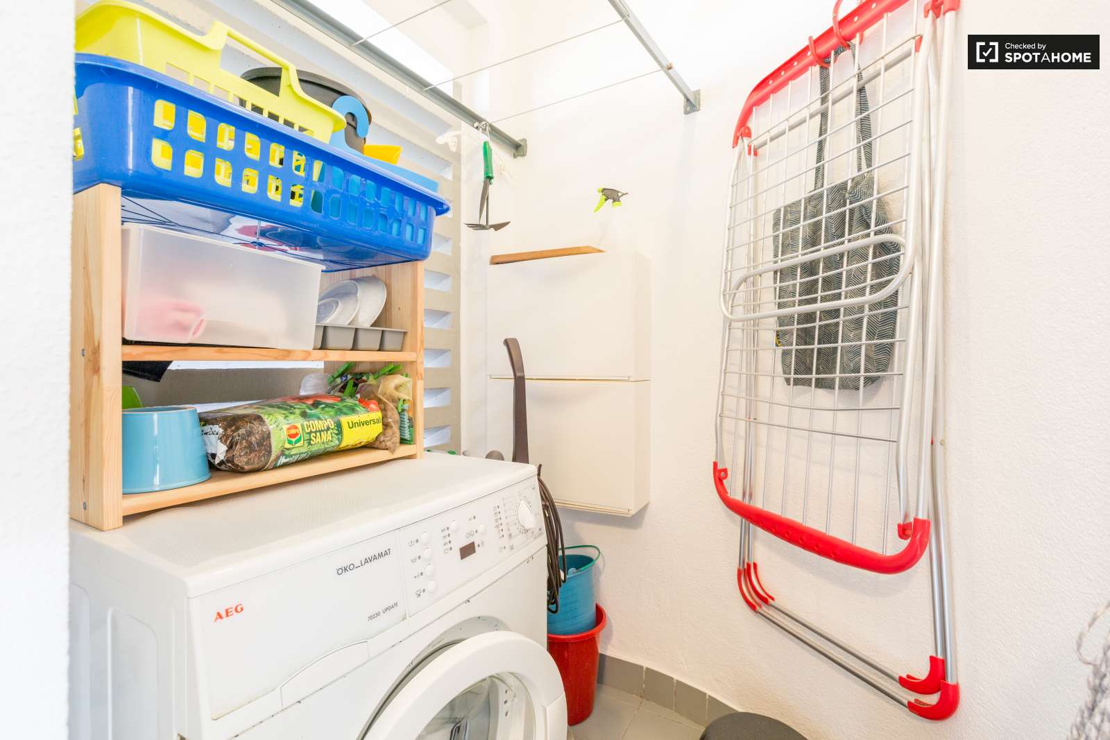 Delightful 1-bedroom apartment with parking garage for rent in Graça e São Vicente