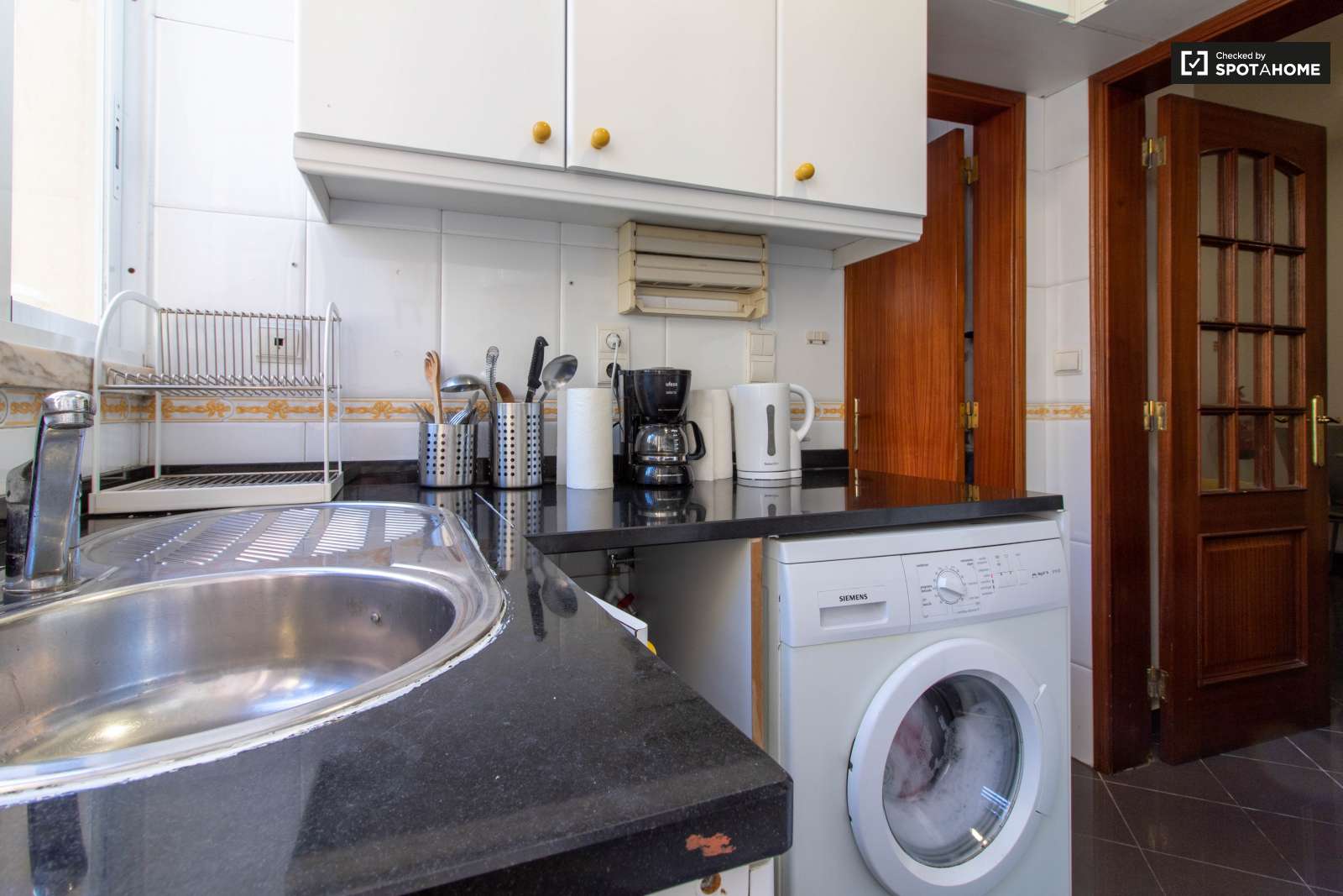 Spacious 2-bedroom apartment for rent in Arroios