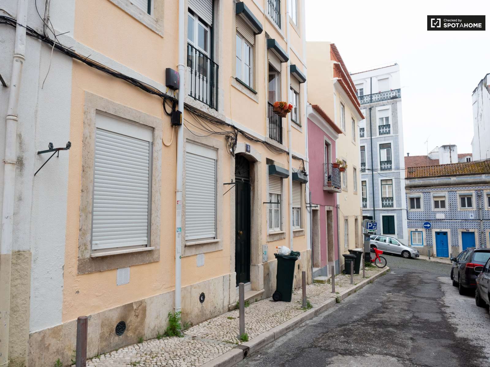 Chic 2-bedroom apartment for rent in Estrela