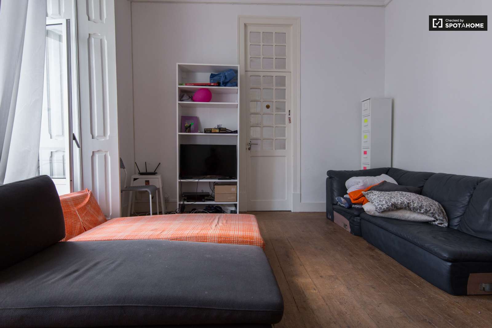 Double bed in Rooms for rent in modern 7-bedroom apartment in Avenidas Novas