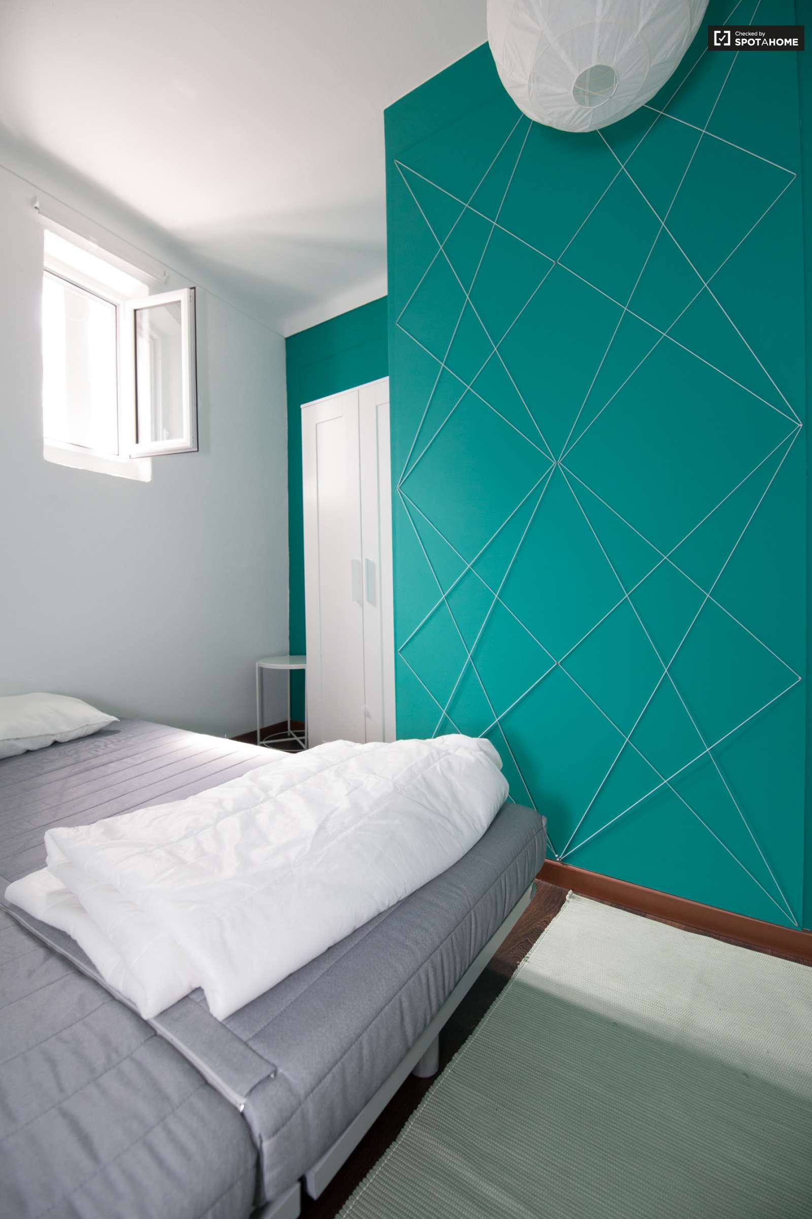 Single Bed in Rooms for rent in 6-bedroom apartment in Alcântara