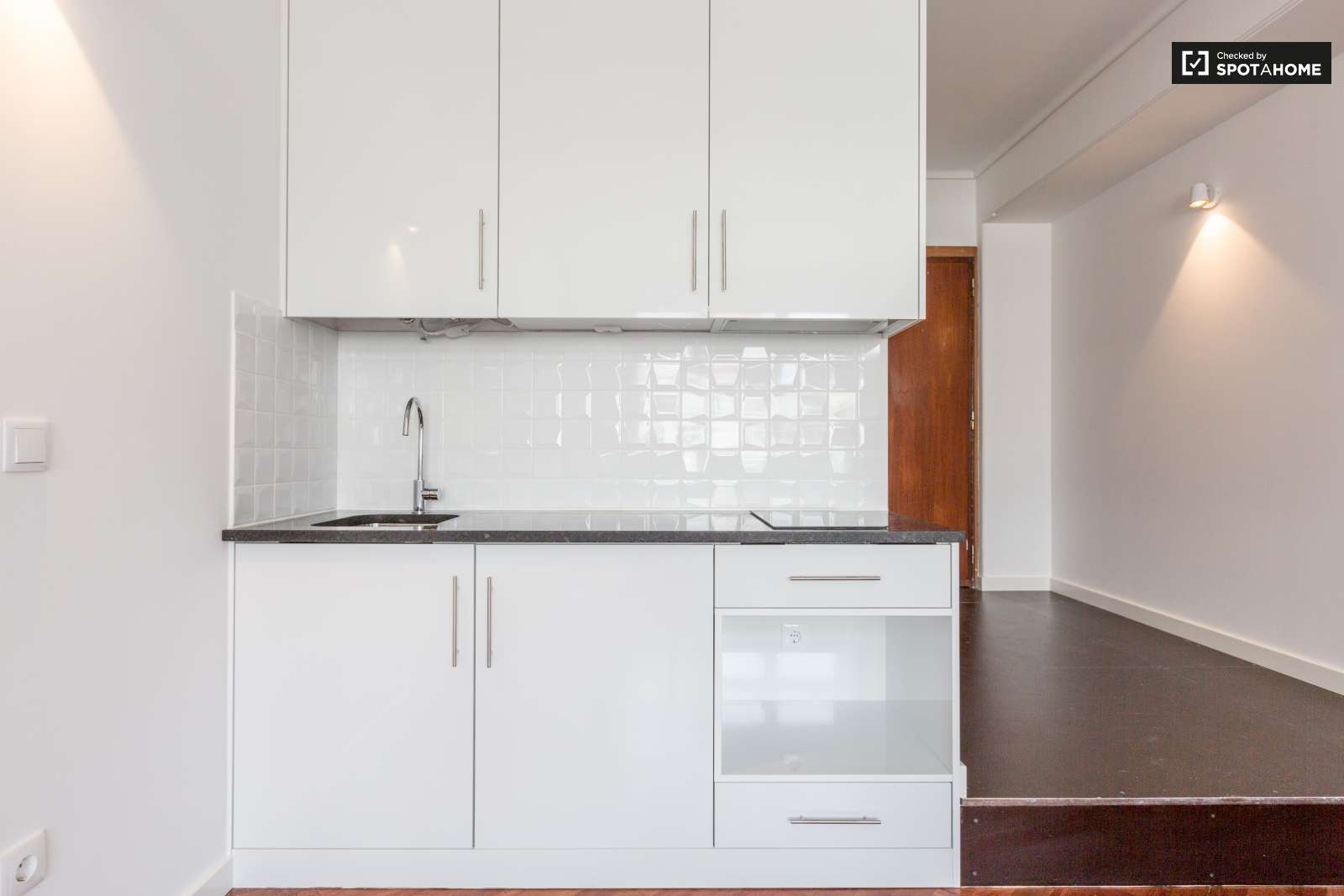 Quarto com casa banho privada para 2 pessoas. A 20 minutos da baixa da cidade.