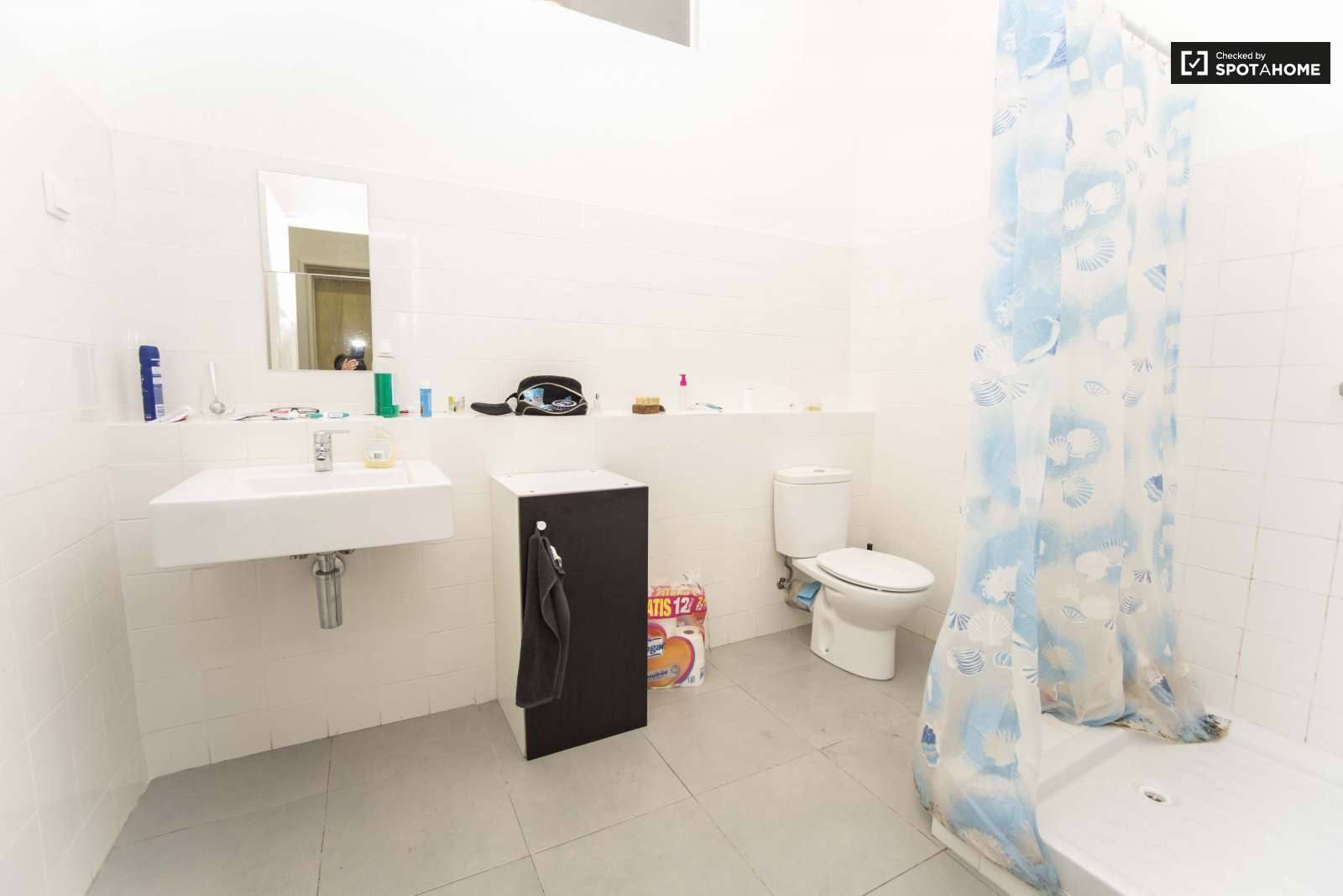 SINGLE ROOM NEXT LARANJEIRO METRO, ALMADA, LISBON