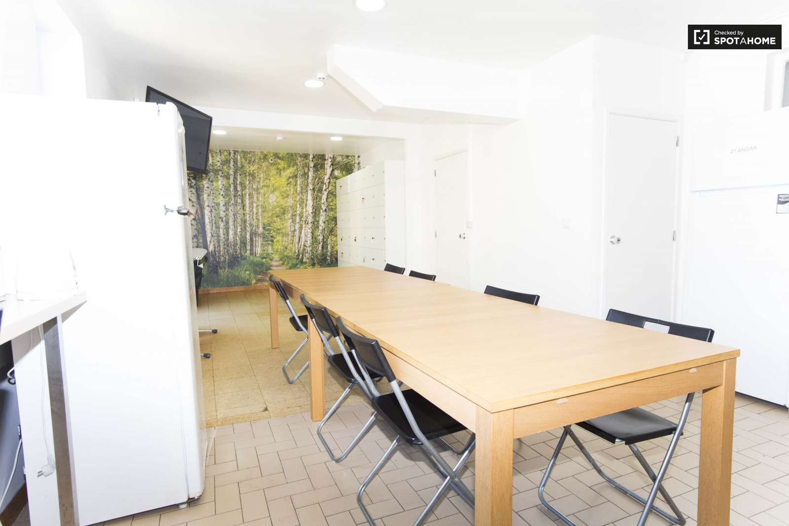 Single Bed in Furnished rooms for rent in super cool shared students residence in Avenidas Nova