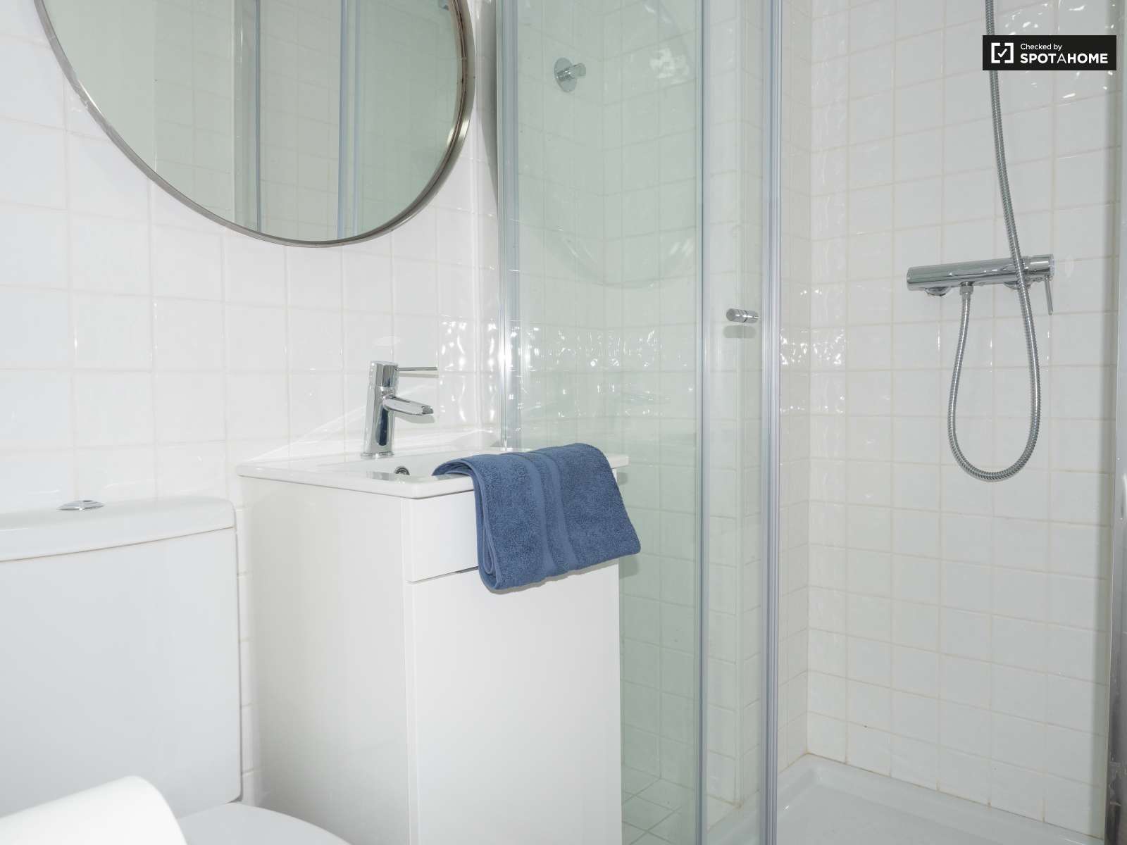 Bright studio apartment for rent in Ajuda