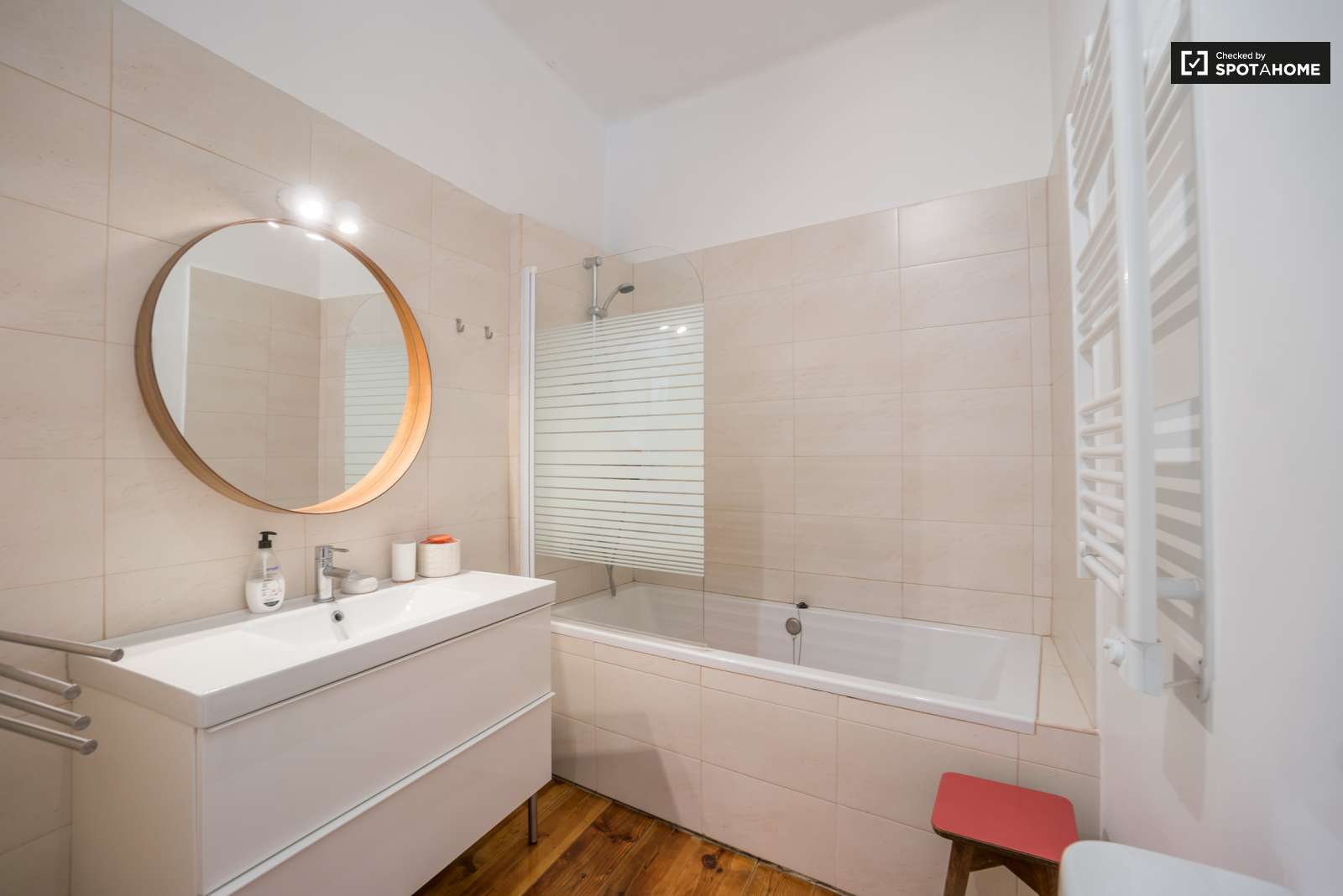 Beautiful 1-bedroom duplex apartment with terrace for rent in Santos