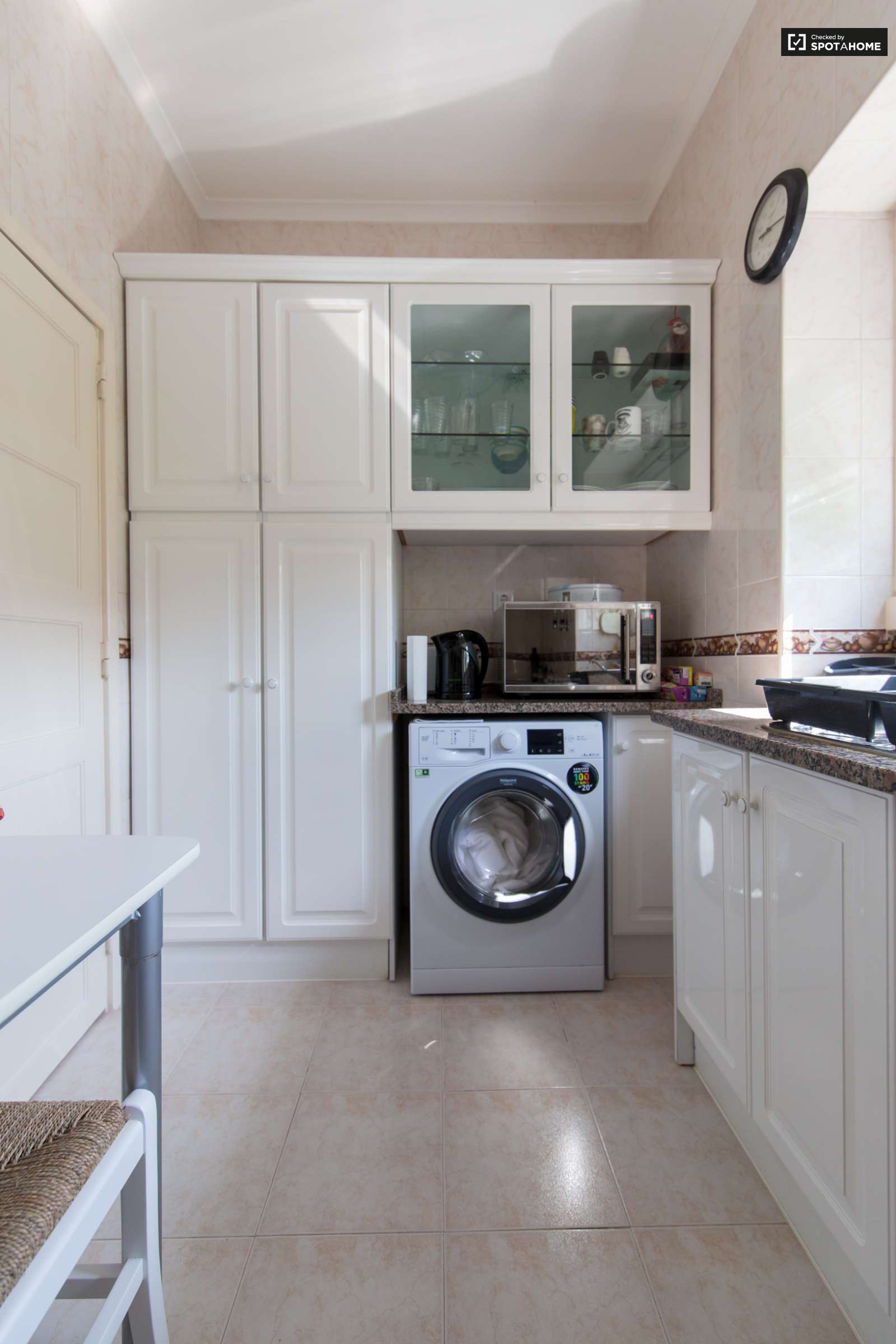 Large and Sunny Room for Rent in Olaias, Lisbon