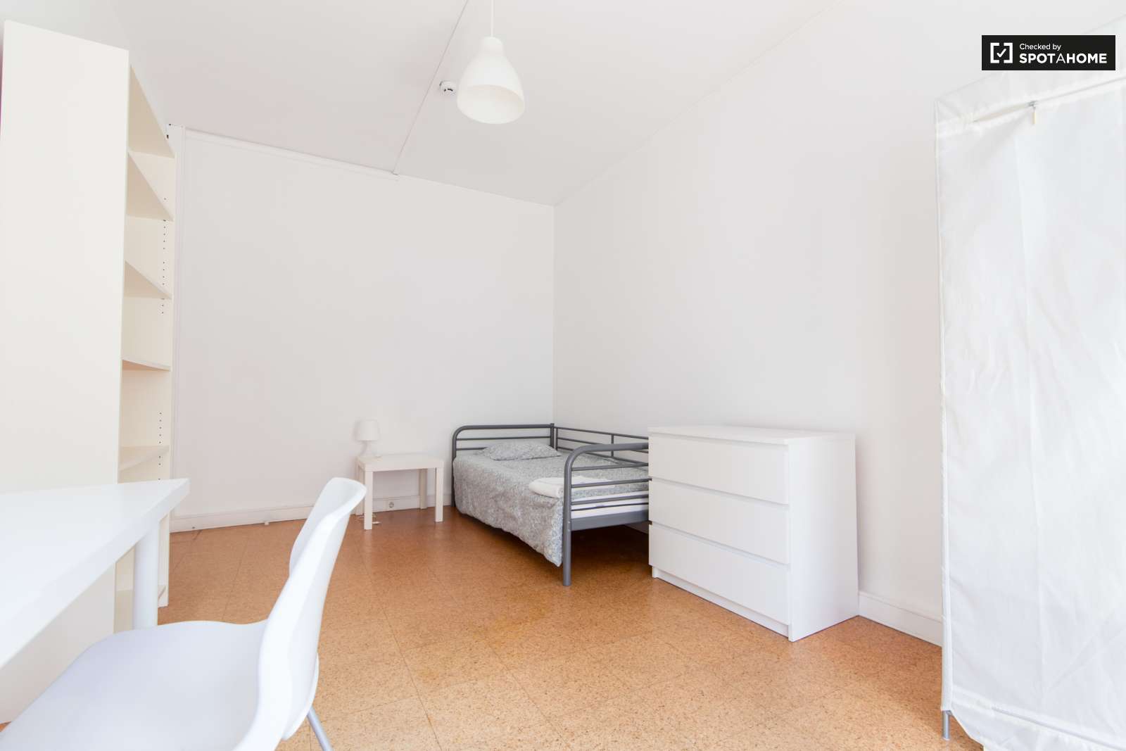 Single Bed in Furnished rooms for rent in super cool shared students residence in Avenidas Nova