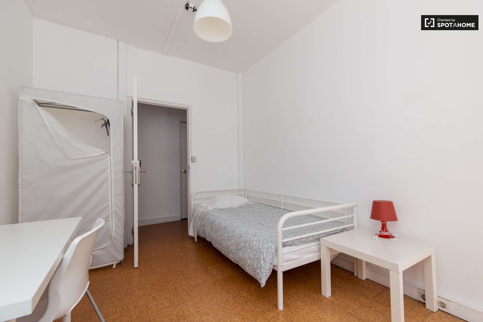 Single Bed in Furnished rooms for rent in super cool shared students residence in Avenidas Nova