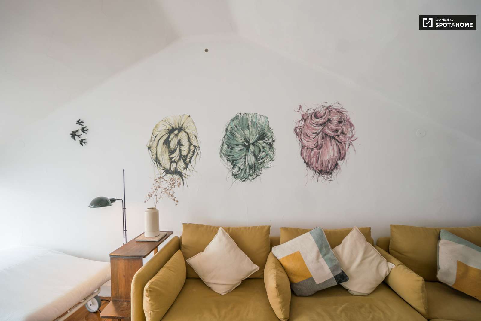 Beautiful 1-bedroom duplex apartment with terrace for rent in Santos