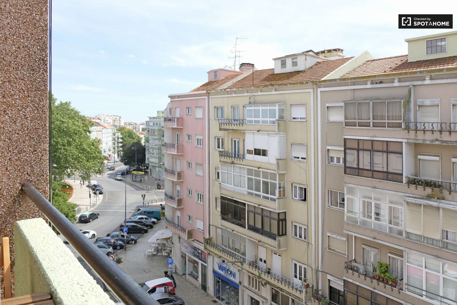 Double bed in Rooms for rent in sunny 4-bedroom apartment in Penha de França