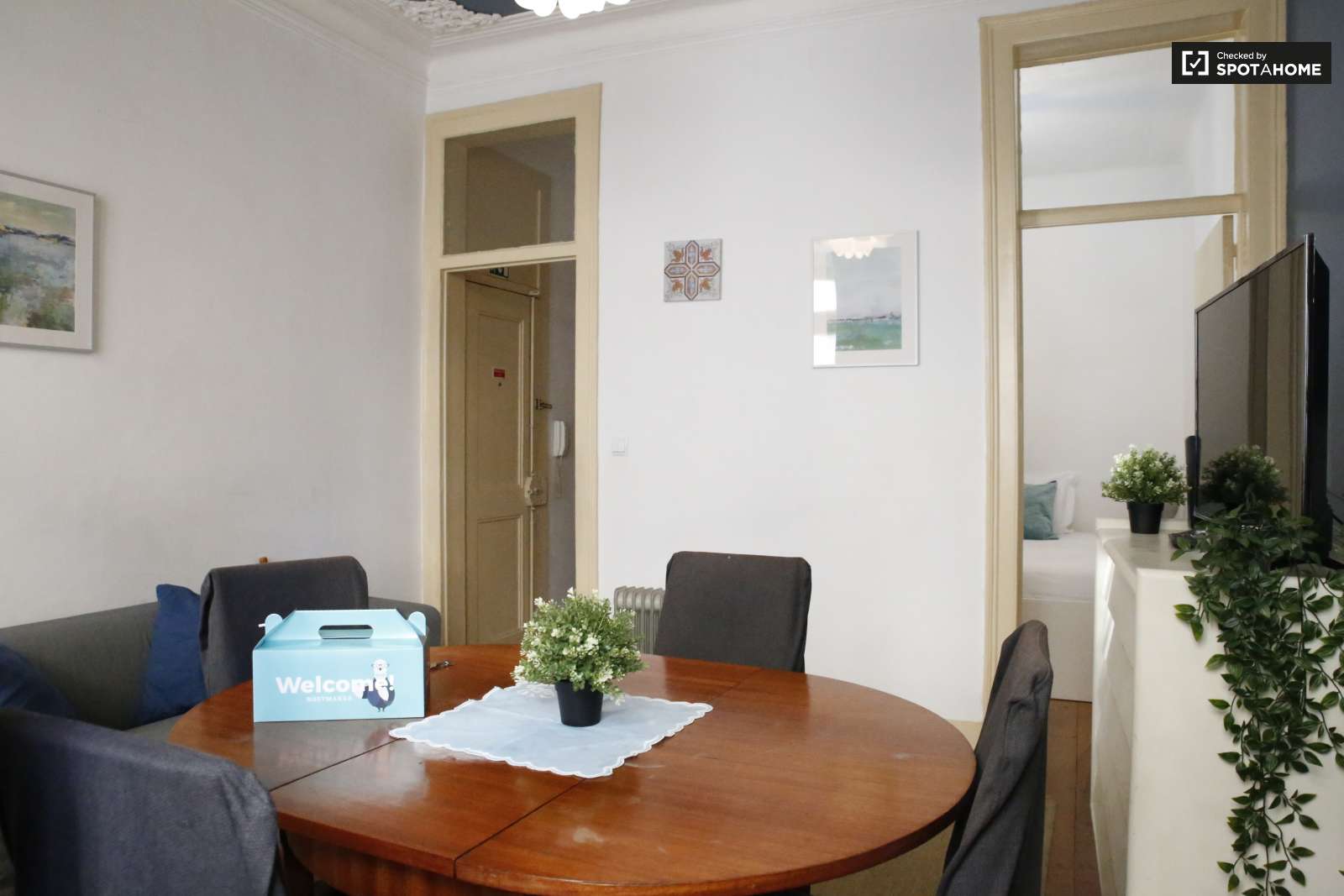 Excellent 3-bedroom apartment for rent near Feira da Ladra in Graça