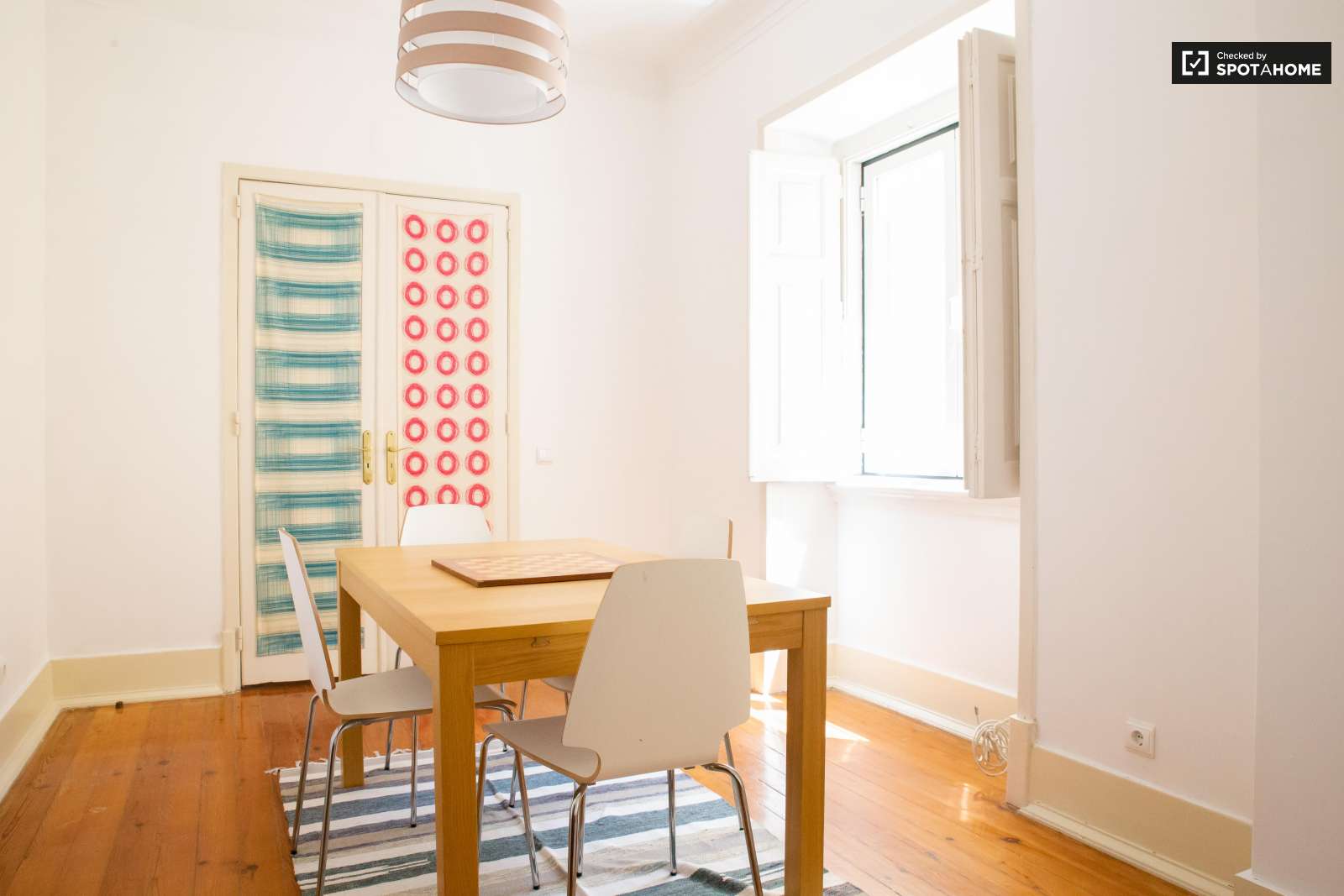 Renovated 3-bedroom apartment for rent in Graça e São Vicente