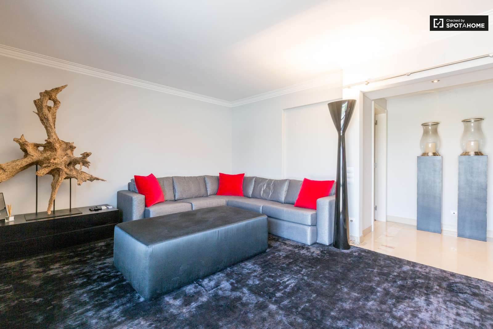 2-bedroom apartment with balcony for rent in São Domingos de Benfica