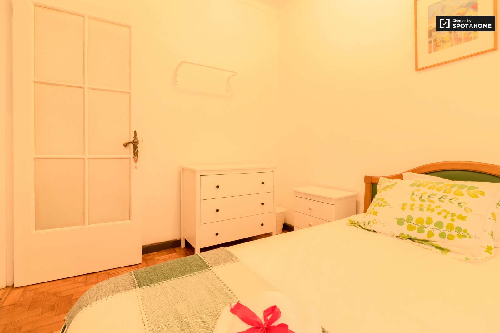 Single Bed in Rooms for rent in spacious 5-bedroom apartment in Arroios