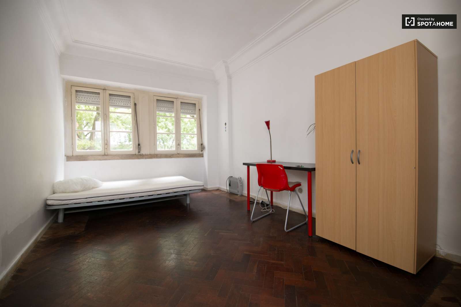 Room for rent in the center of Lisbon with a friend