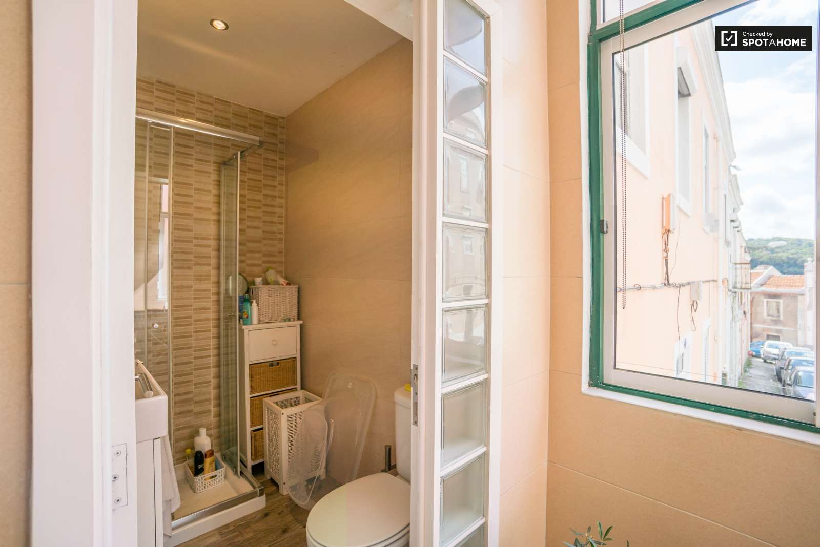 Exterior 2-bedroom apartment for rent in Campo de ourique