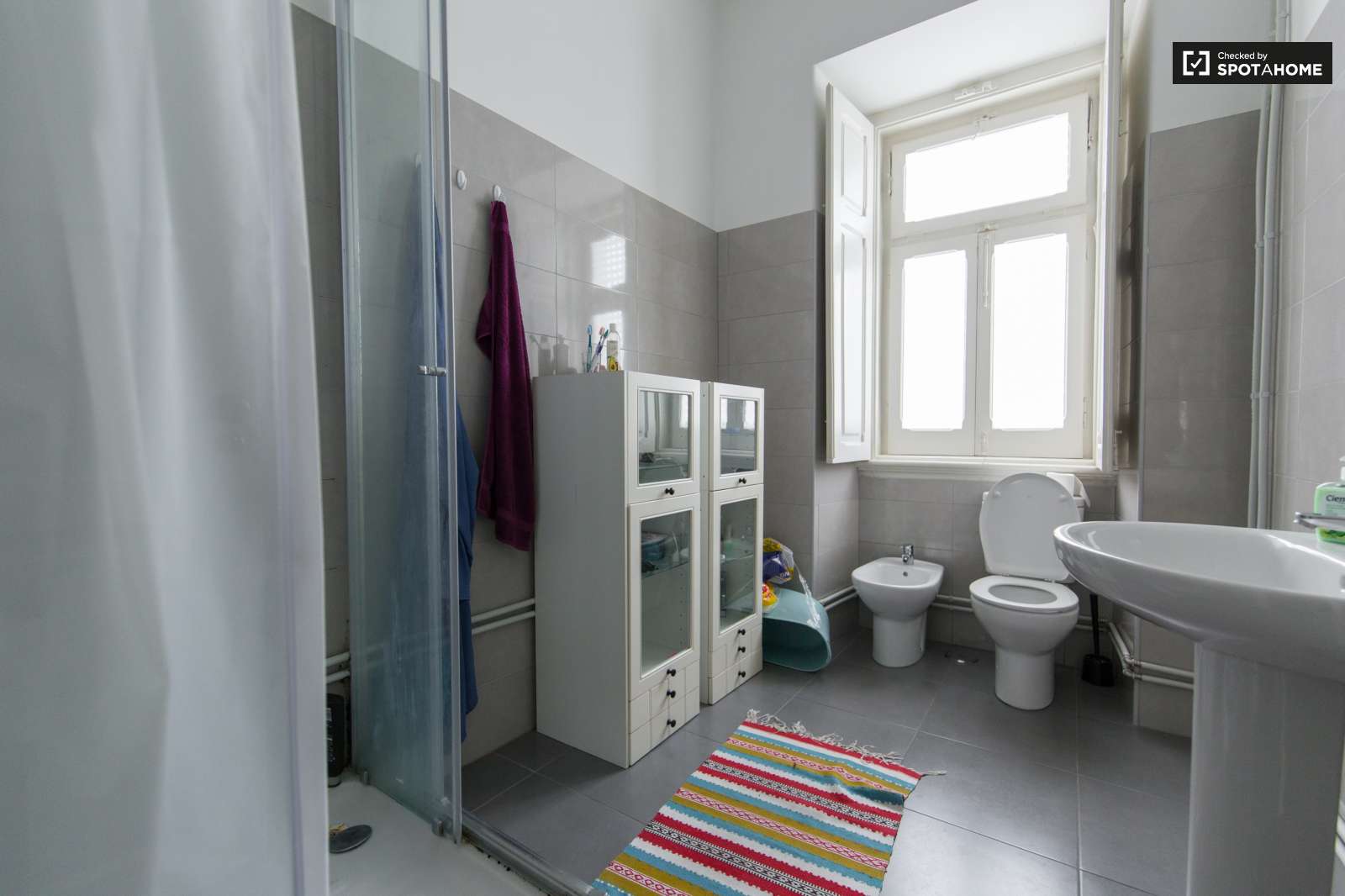 Cama individual en habitación de 4 personas