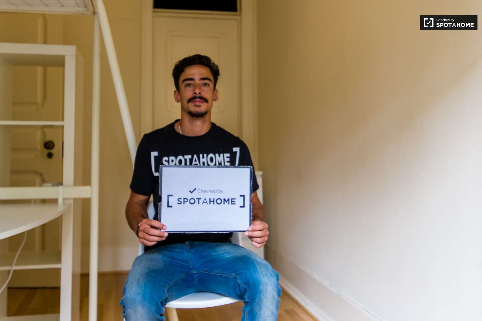 Single Bed in Modern rooms for rent in 6-bedroom apartment in Avenidas Novas