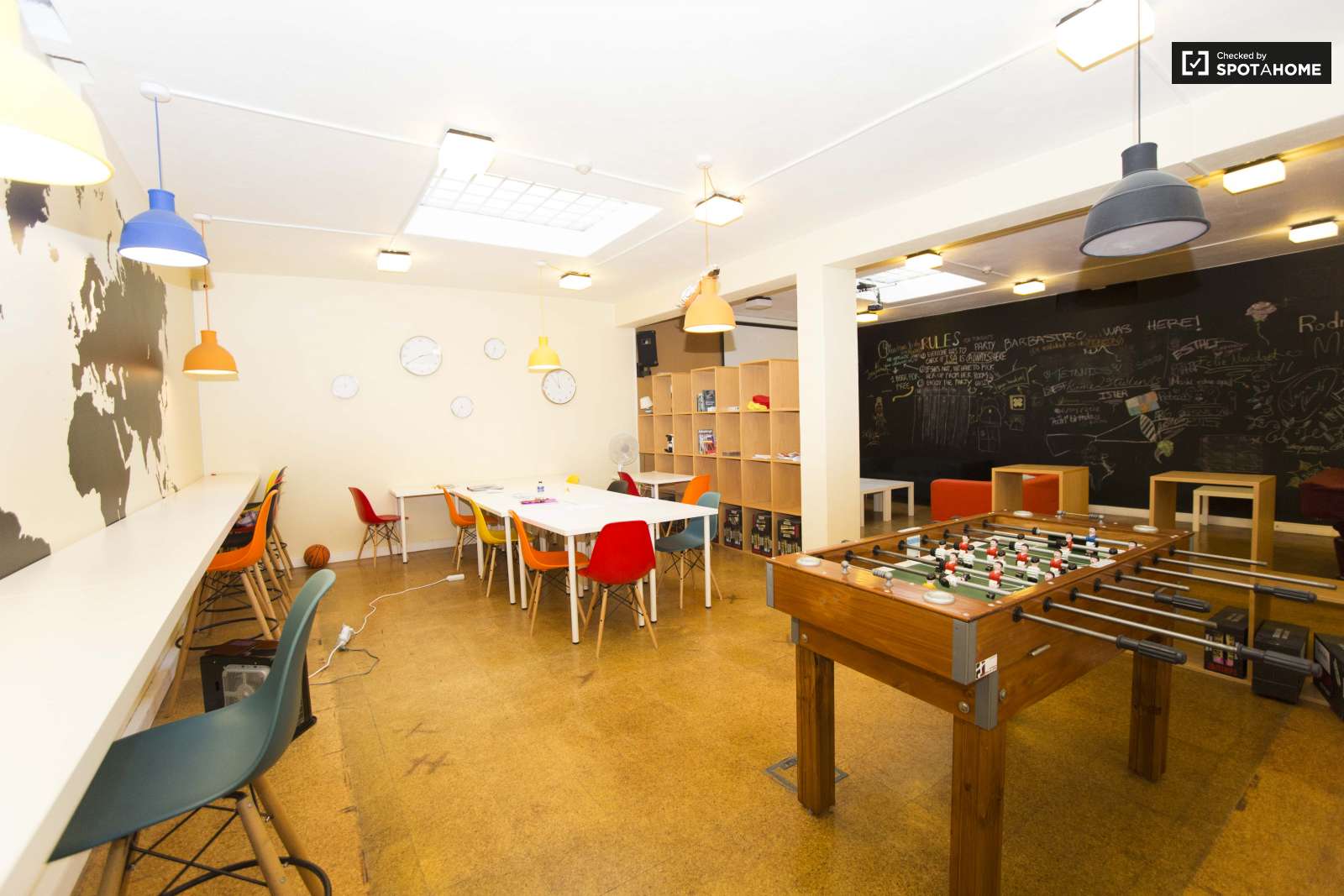 Single Bed in Furnished rooms for rent in super cool shared students residence in Avenidas Nova