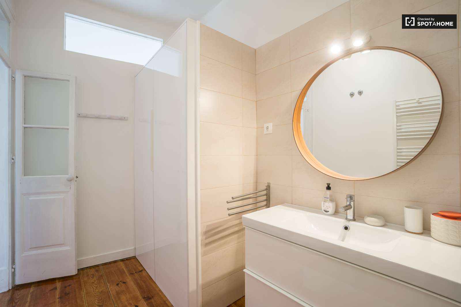 Beautiful 1-bedroom duplex apartment with terrace for rent in Santos