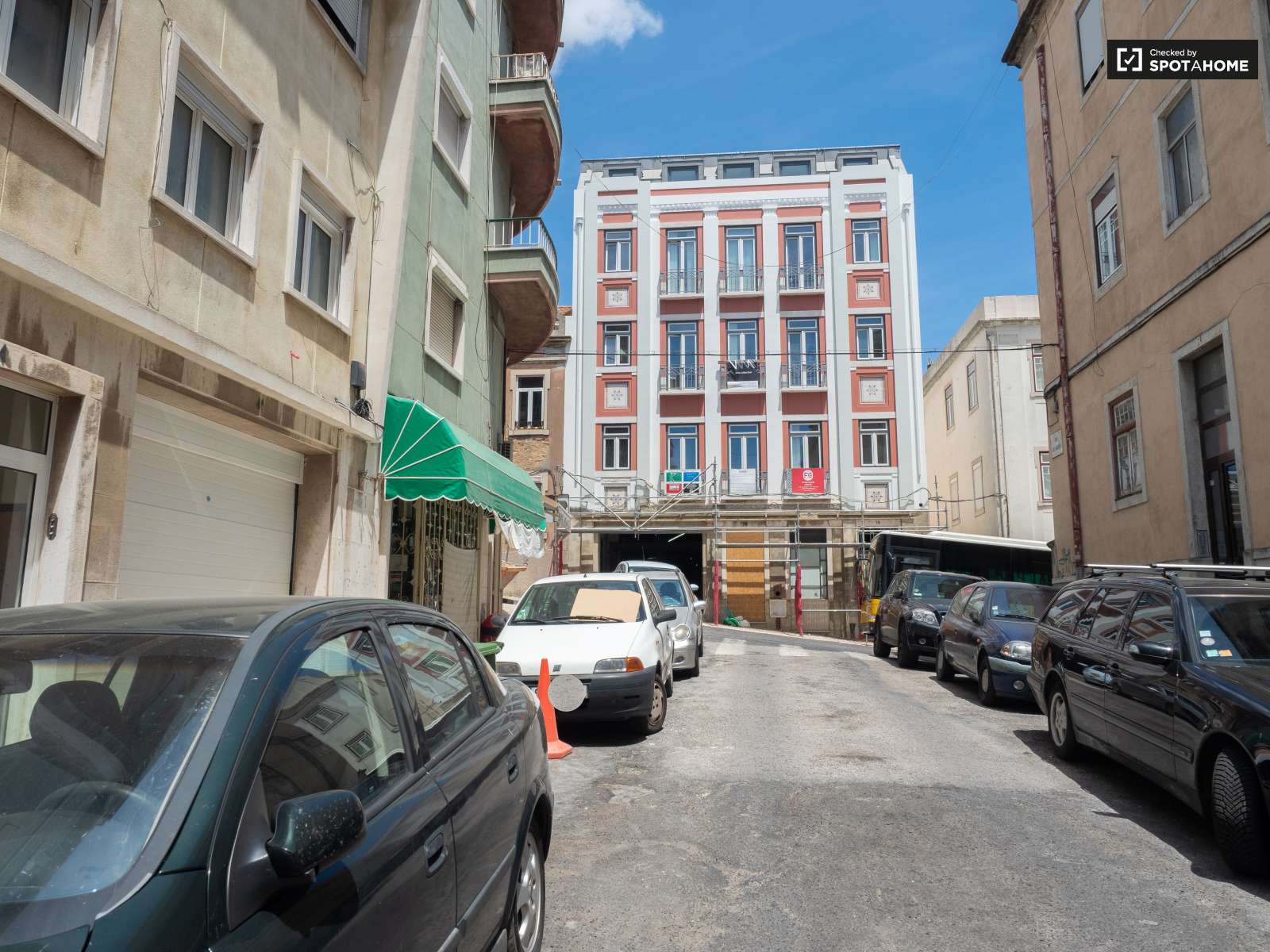 Chic 2-bedroom apartment for rent in Penha de França