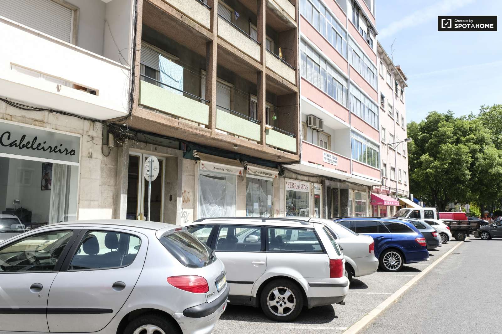 Double bed in Rooms for rent in sunny 4-bedroom apartment in Penha de França