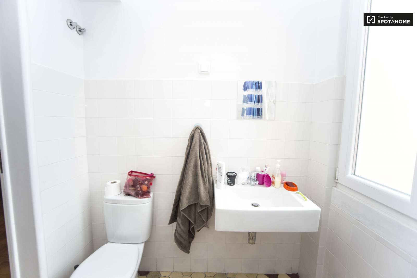 SINGLE ROOM NEXT LARANJEIRO METRO, ALMADA, LISBON