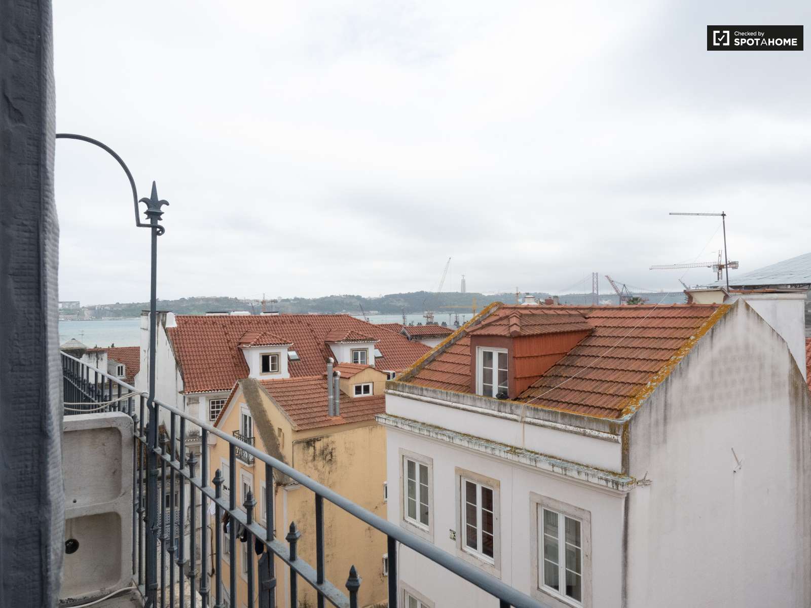 Charming 2-bedroom apartment for rent in Estrela