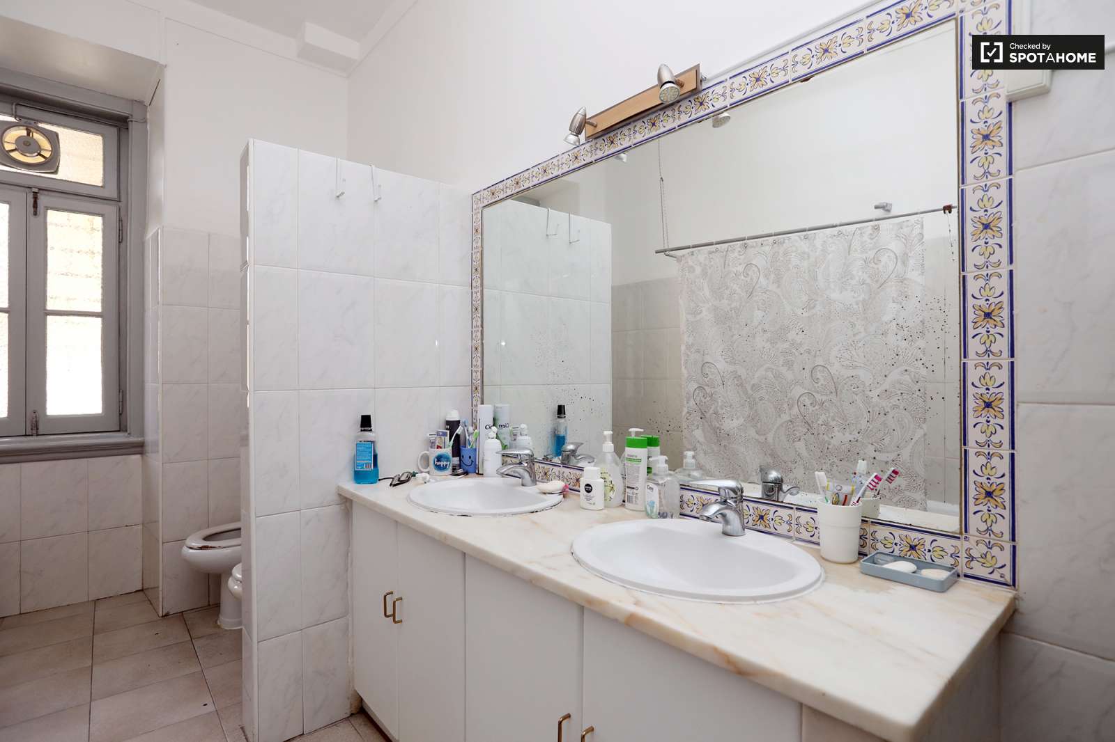 Quarto junto ao Loures Shopping